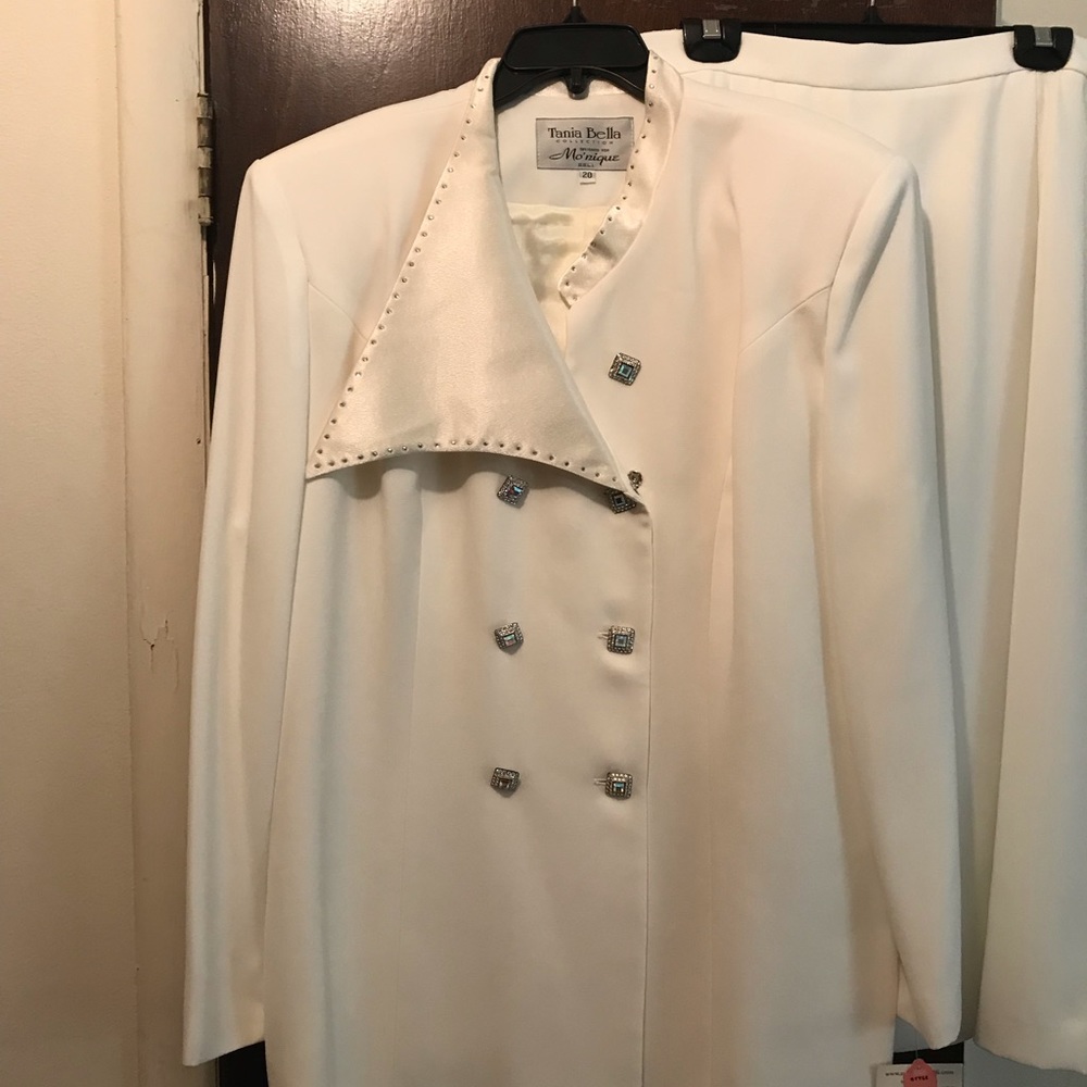 Ivory 2 piece suit.